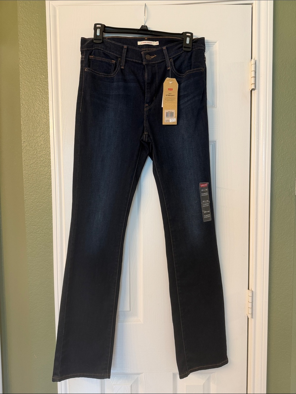 Levi's Women’s Dark Denim Slimming Straight Jeans